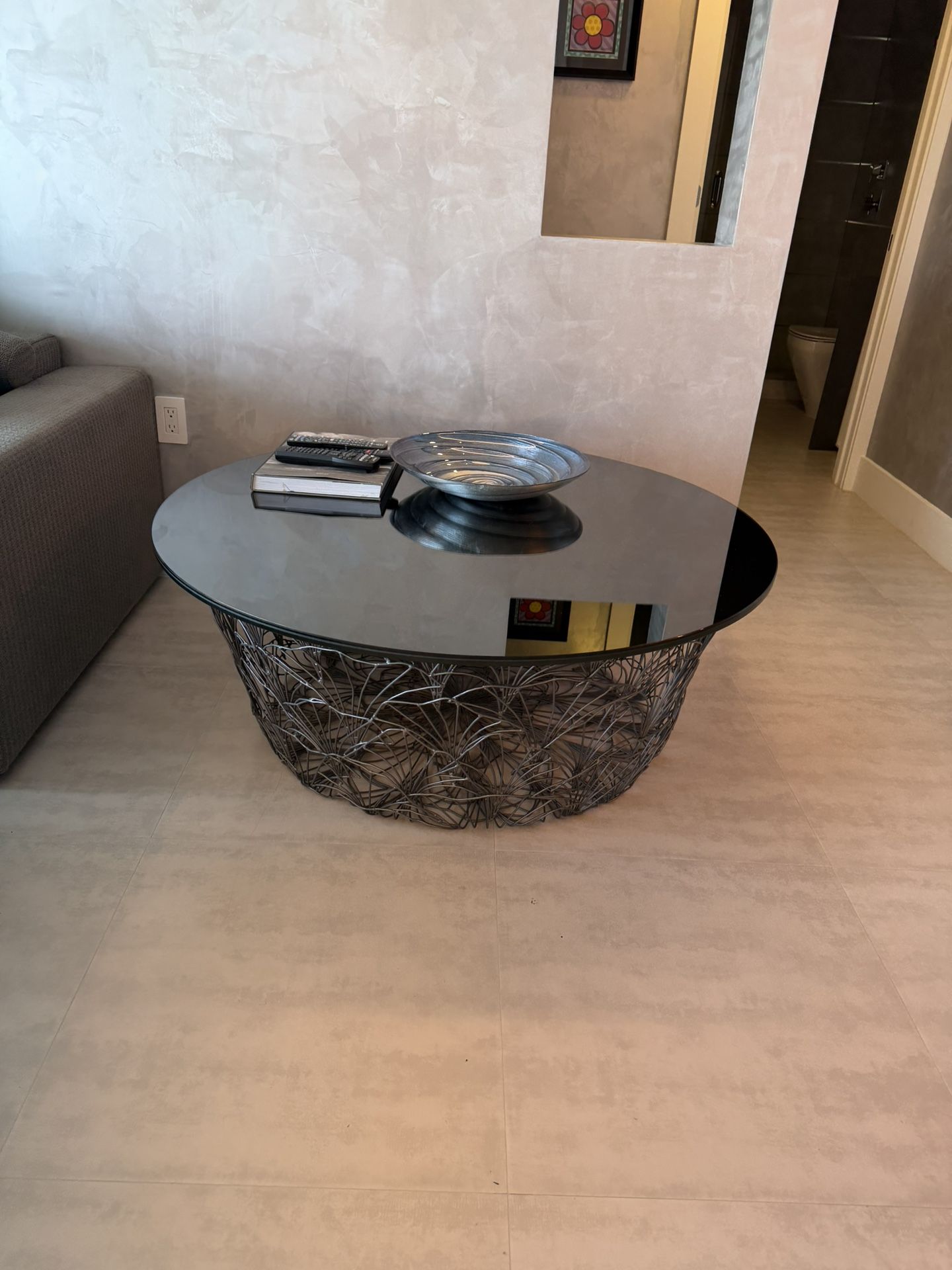 Artefacto Glass Round Coffee Table for Sale in Miami Beach, FL - OfferUp