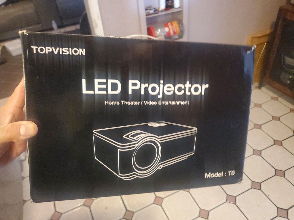 Movie & Gaming Projector