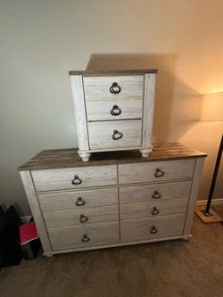 Dresser set