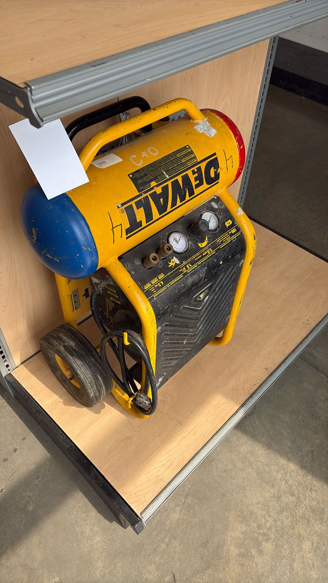 DEWALT 4.5 Gallon Air Compressor