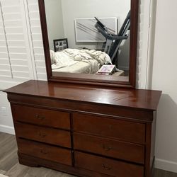 Mohr Furniture Dresser And Nightstands