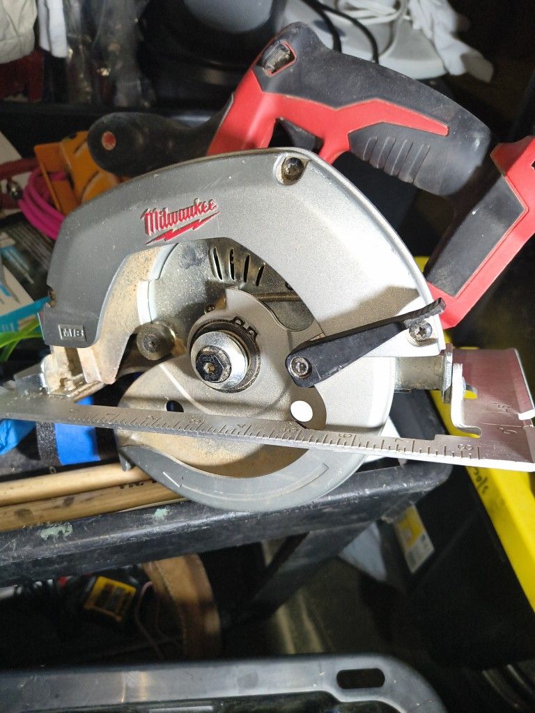 Milwaukee 18v Fuel Battery Skillsaw