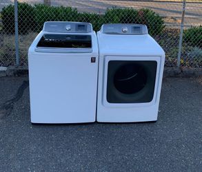 Samsung XXL washer and dryer set.