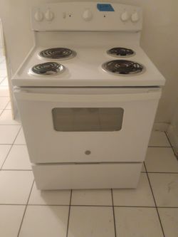 White kitchen oven