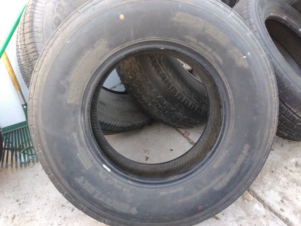 Trailer tire,, only one,, st235 80 16 good condition, only one.. West lake super St