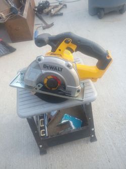 DeWalt dcs373 5 1/2 in circular saw