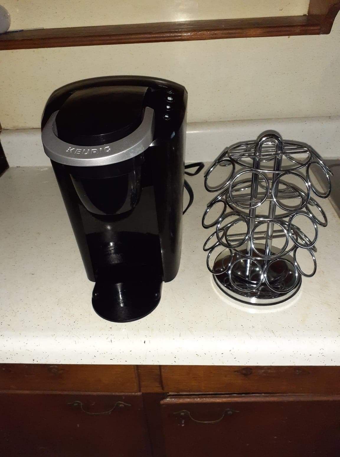 Keurig coffee maker with coffee pot holders