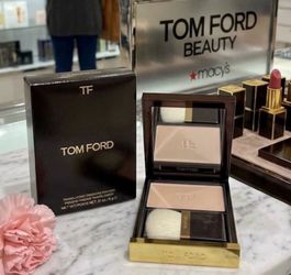 Tom Ford Setting Powder makeup Two shades available, Retail $95