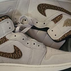 Jordan 1s Mid Se's Size 11