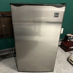 Mini Fridge Pretty Good Condition 