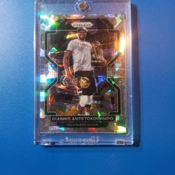 2021-22 Panini Prizm - Silver Cracked Ice Prizm Giannis Antetokounmpo