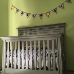 Baby Caché Vienna Crib, light grey wood