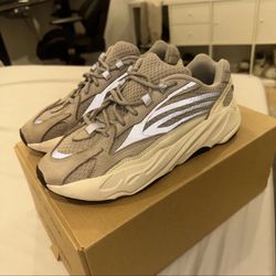 Size 9 - adidas Yeezy Boost 700 V2 Low Static