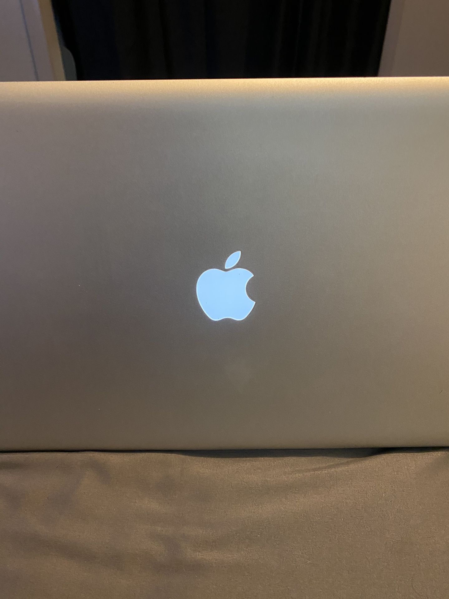 Apple MacBook Pro