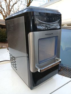 ** FRIGIDAIRE ICE MAKER 