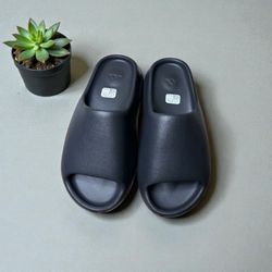 Yeezy Slides 