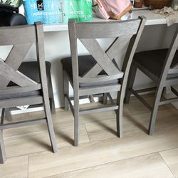 Dining Table And 6 Chairs 