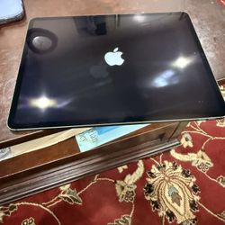 For Parts Only iPad Pro model A2069 is the 12.9-inch 4th Generation iPad Pro (2020 release) with Wi-Fi + Cellular capability,