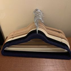 Set of 25 Velvet Hangers