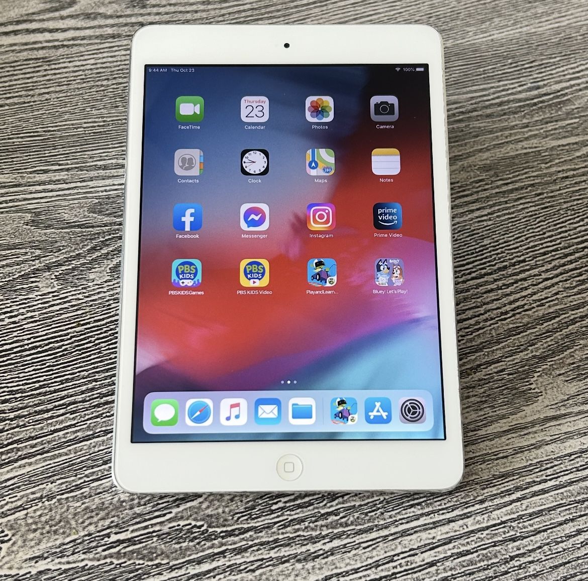 Apple iPad Mini 2 in excellent condition. $40