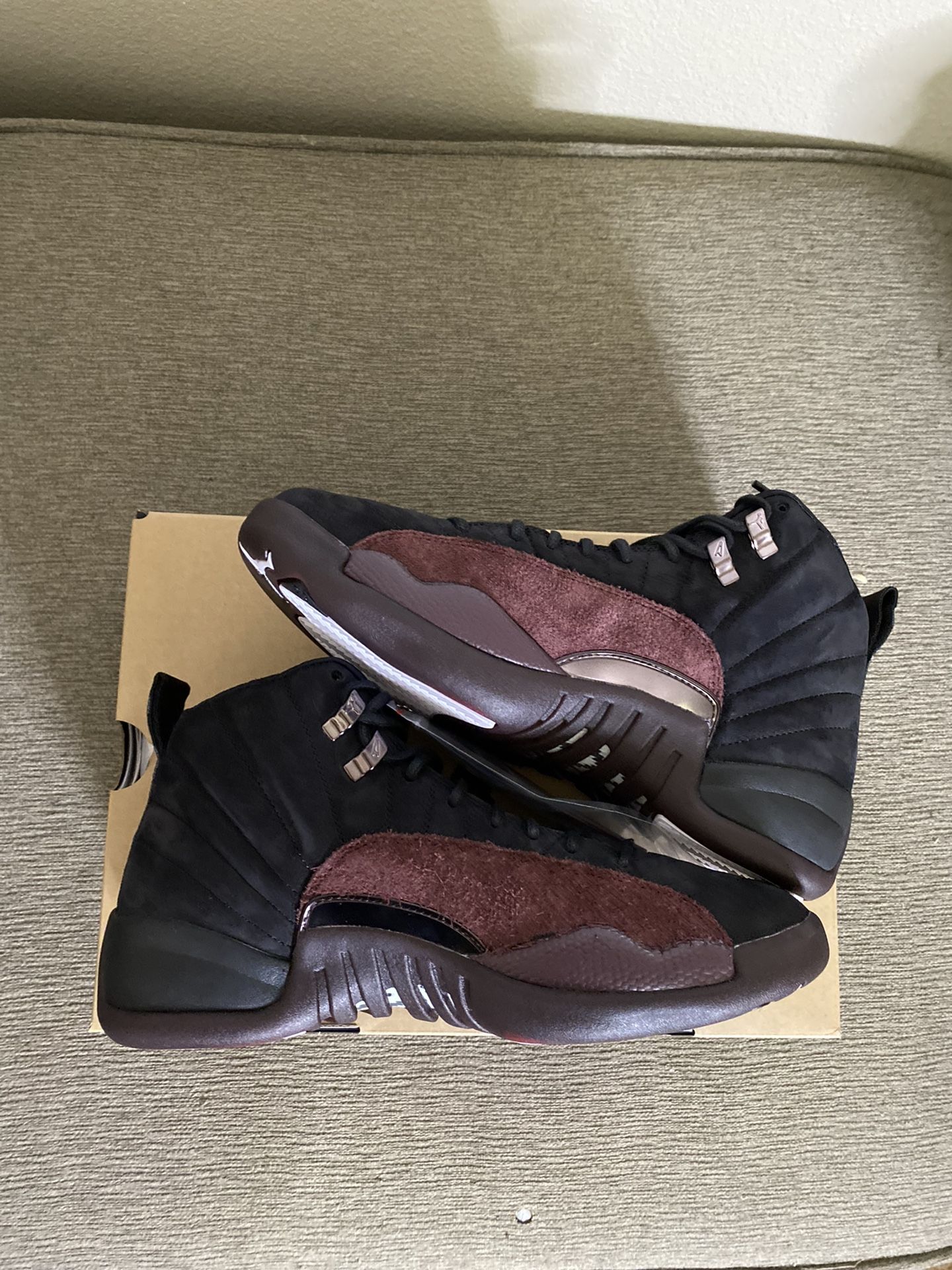 Air jordan deals 12 burgundy