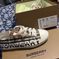 Burberry Size 6 