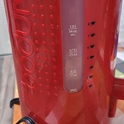 Visit the Bodum Store

4.5 out of 5 stars  6,708Reviews

Bodum Bistro Electric Water Kettle, 34 Ounce,