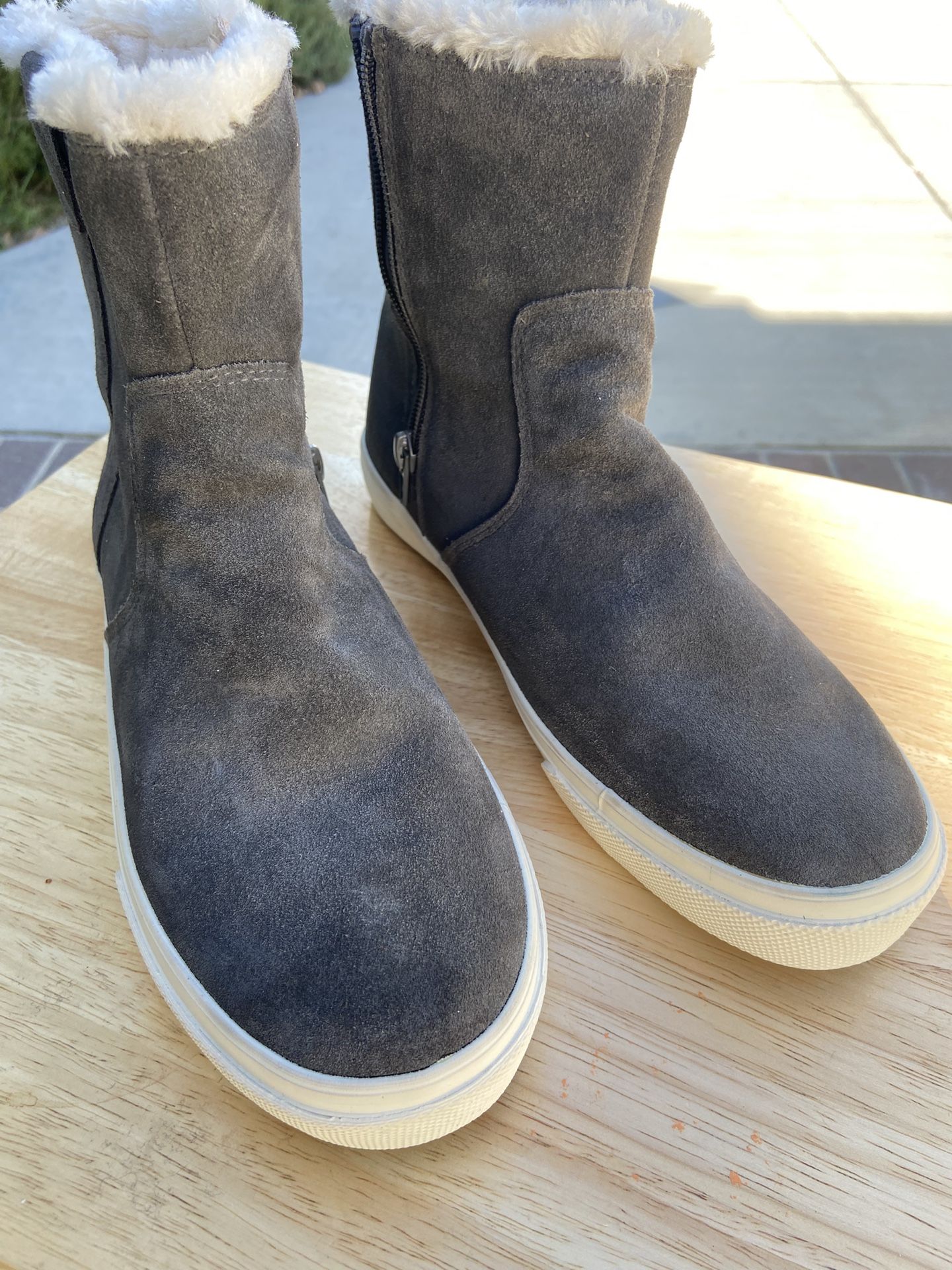 Gray Faux Fur Lined Boots Women’s SZ 9.5