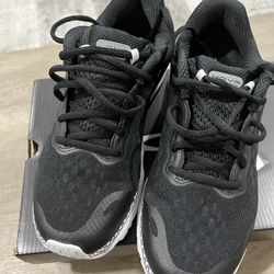 Under Armour Womens HOVR Infinite 3 Sneakers