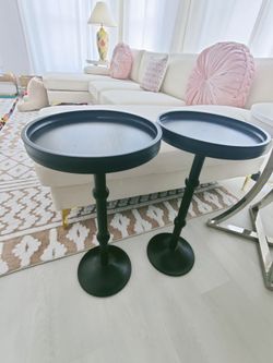 Set of 2 round end side tables black