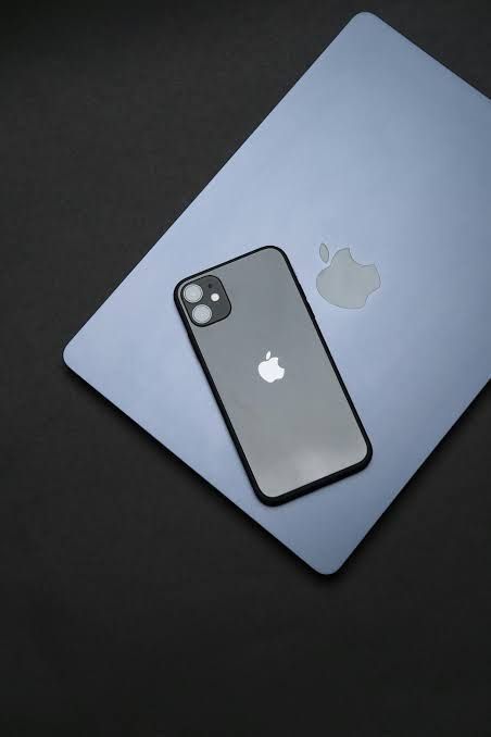 iPhone 11 Unlocked Can Be Used With Any Phone Carrier Like New Apple Case Included,no iCloud Ready For New Owner