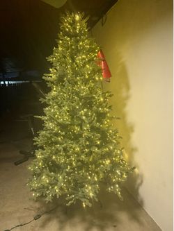 Costco 7.5ft Christmas tree new in box