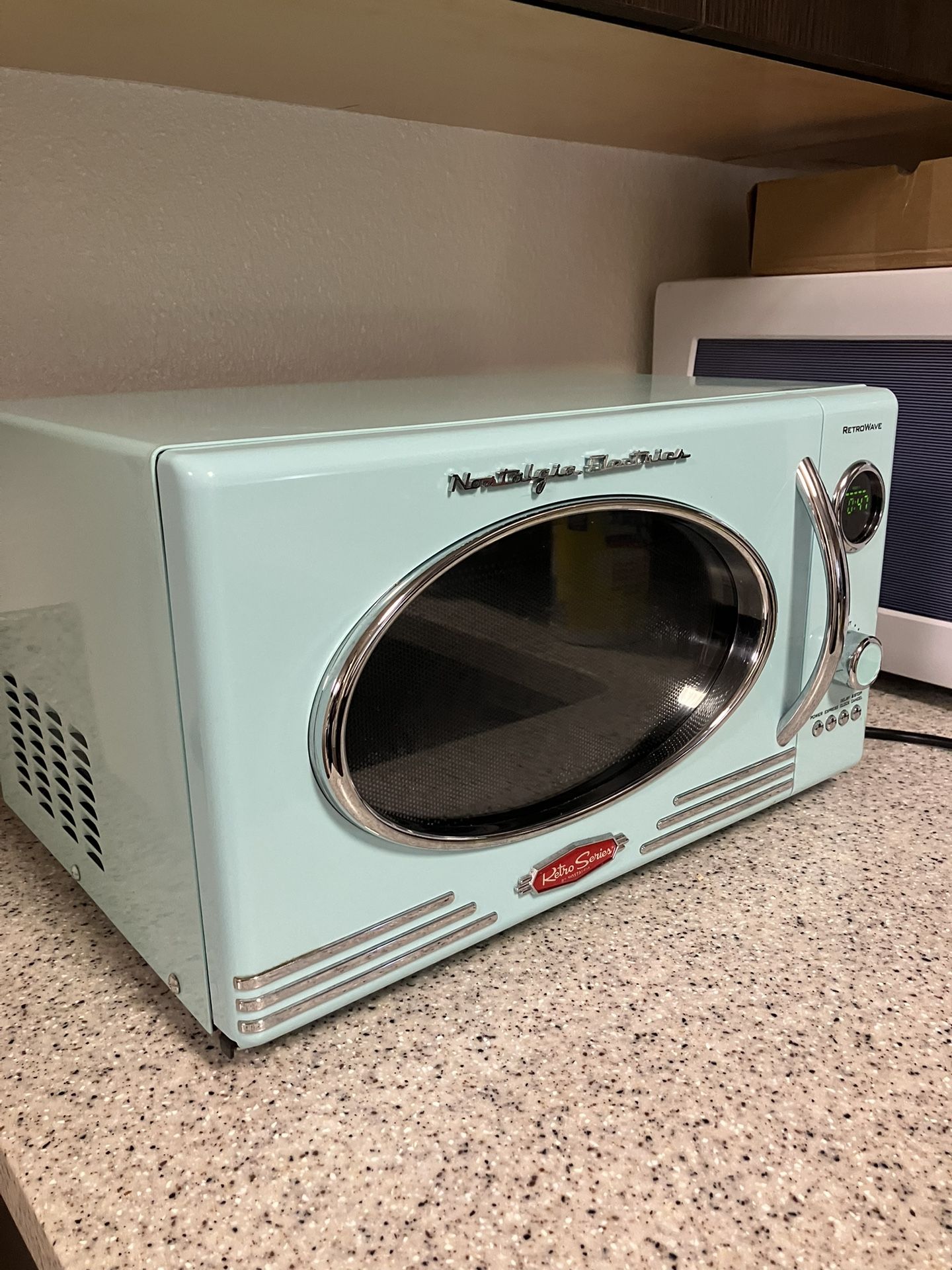 Nostalgia Electrics Retrowave Microwave
