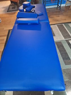 Like new Zeena massage table 22.5x78.