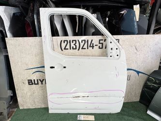 w/1dent 2012 - 2021 NISSAN NV2500 FRONT RIGHT PASSENGER DOOR OEM AY67950