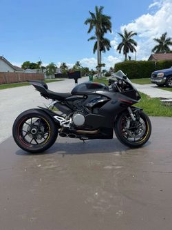 2025 Ducati Panigale V2 BLACK EDITION