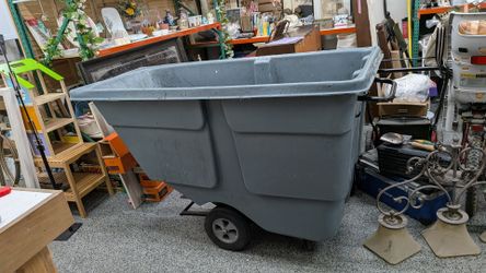 ULINE UTILITY TILT TRUCK. RUBBERMAID. CITY OF ORANGE 🍊