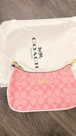 Coach Signature Shoulder Bag Pink
