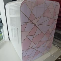 Small Mini Fridge - Almost New Condition