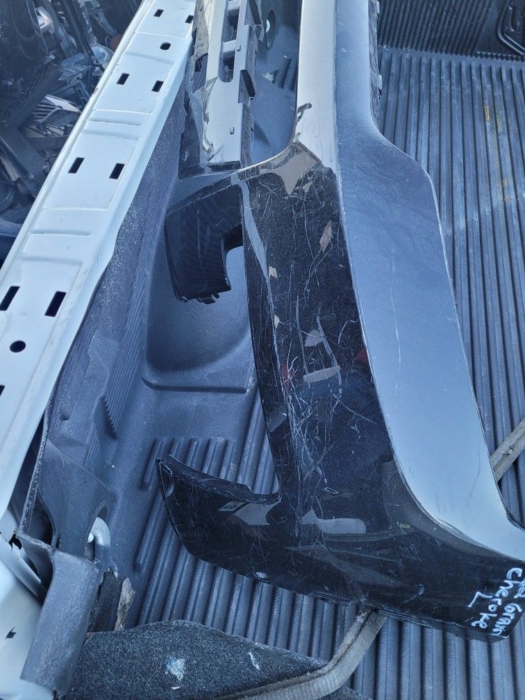 2022 Jeep Cherokee Front Bumper Cover 