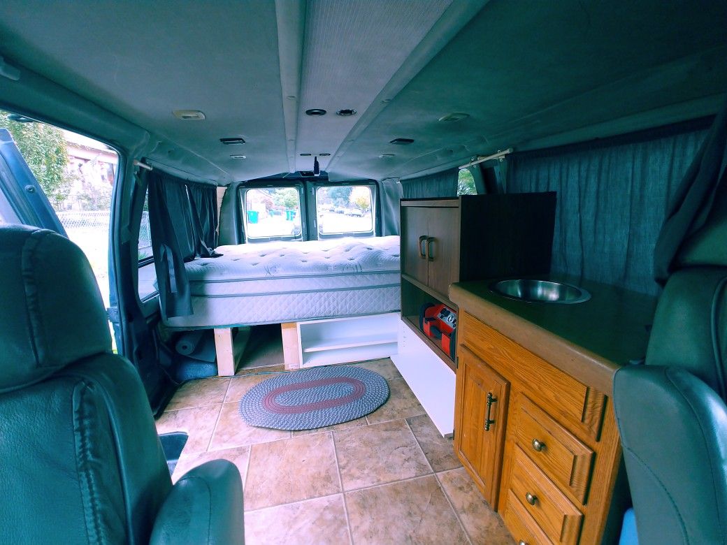 Camper Van Ford Econoline E150