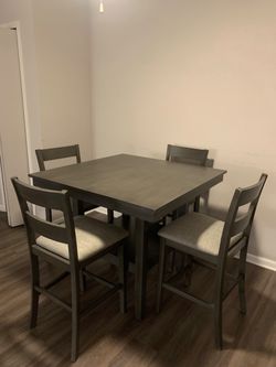 Dining table like a new
