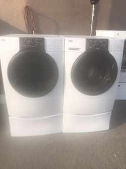 Kenmore elite gas dryer and washer machine w/pedestal