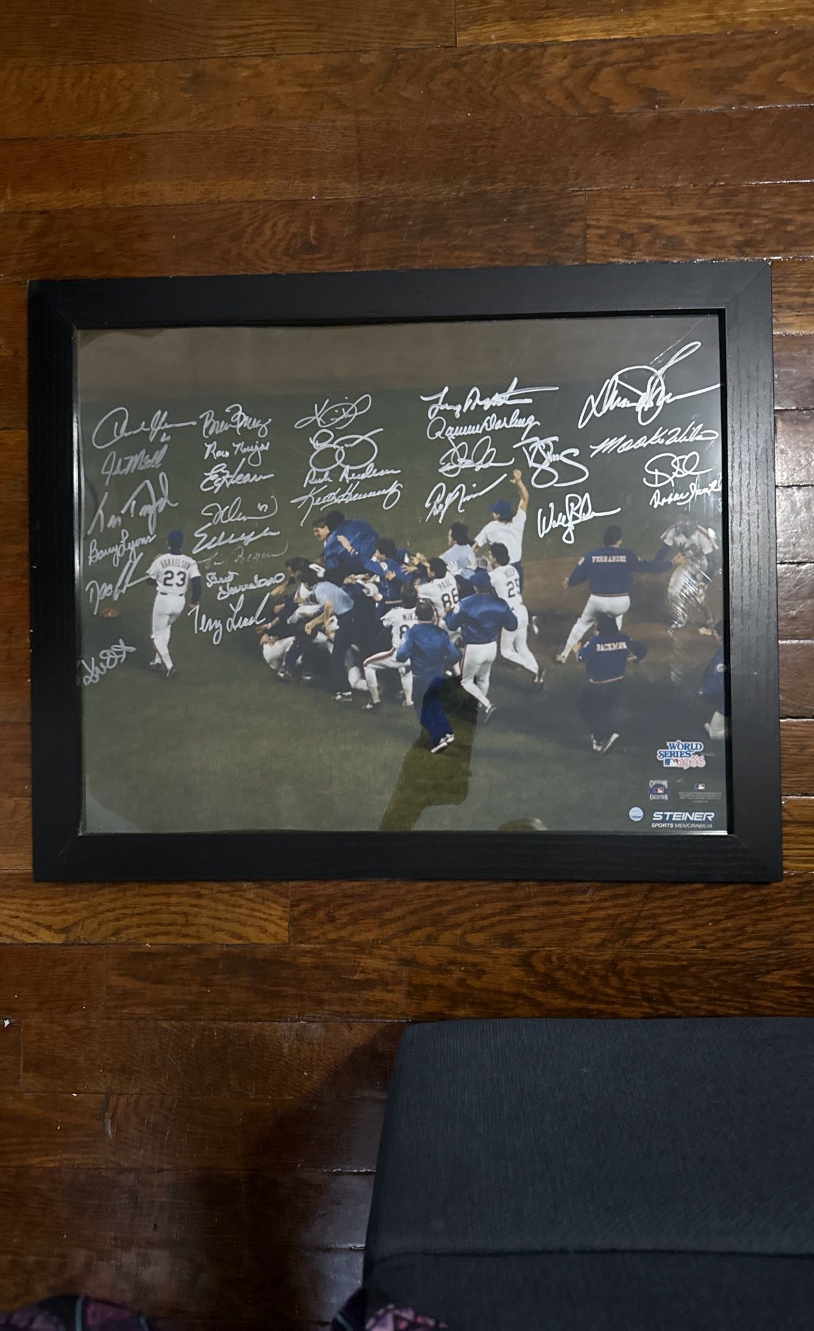 METS 1986 World Series Championship Picture Whole Team Signed..Steiner Authenticated 700$