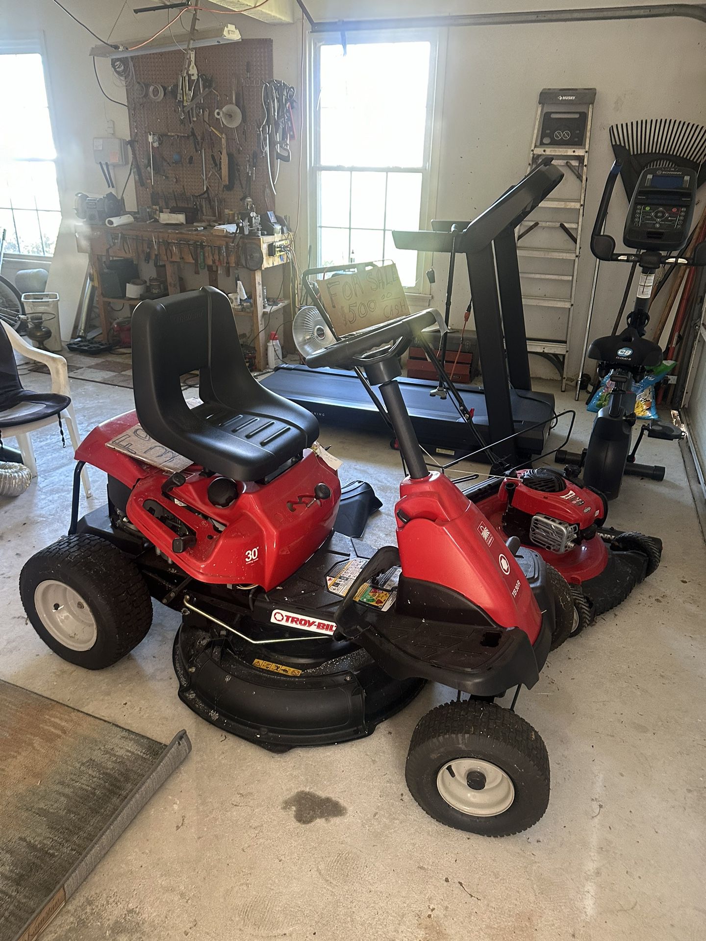 BRAND NEW TROY BUILT RIDING LAWN MOWER