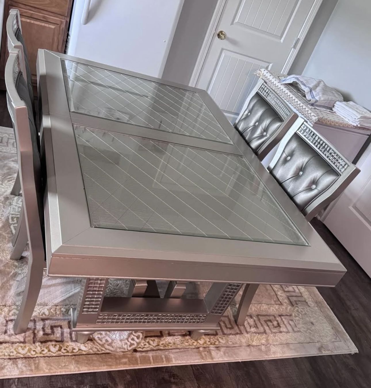 Dining Table With 6chairs And Middle Part