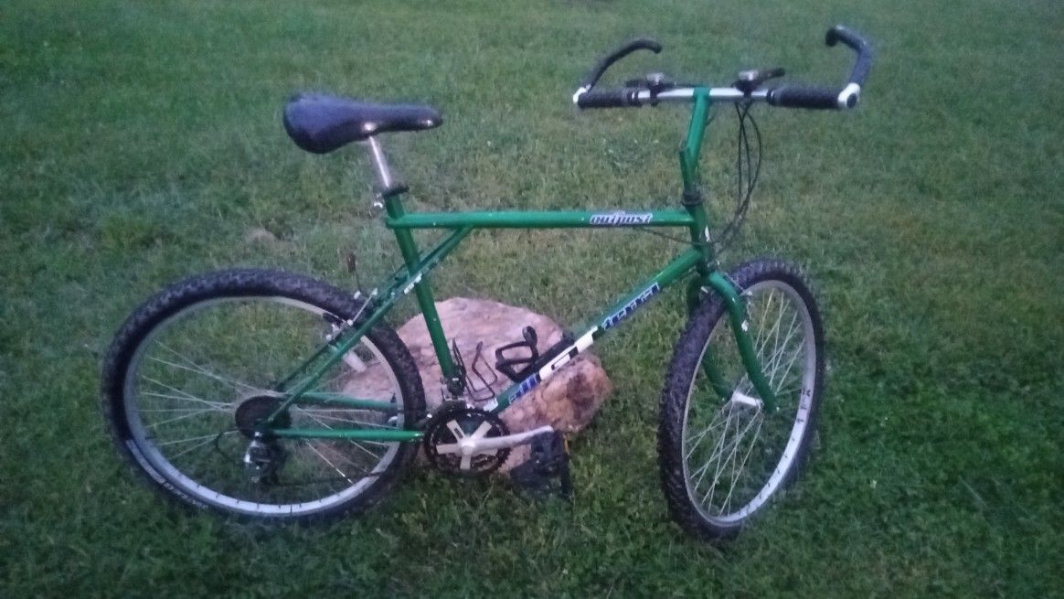 GT Outpost Mountain Bike Ready To Ride