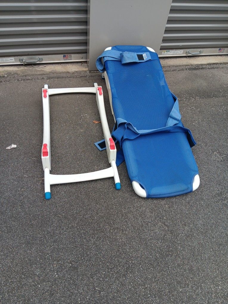 Rifton’s Blue Wave Bathing System