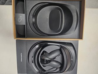 Meta Quest Pro VR Headset
