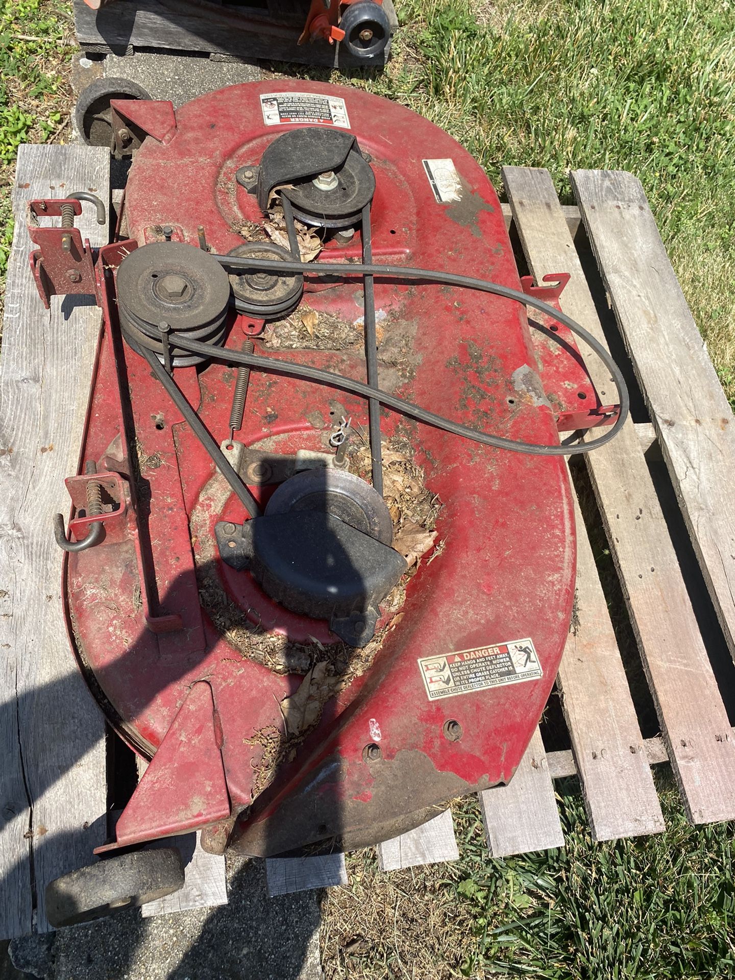 White Tractor Bed / Cub Cadet/ / MTD
